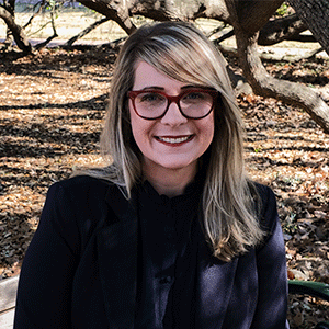 Portrait photo of Emily Devereux on the USC Horseshoe